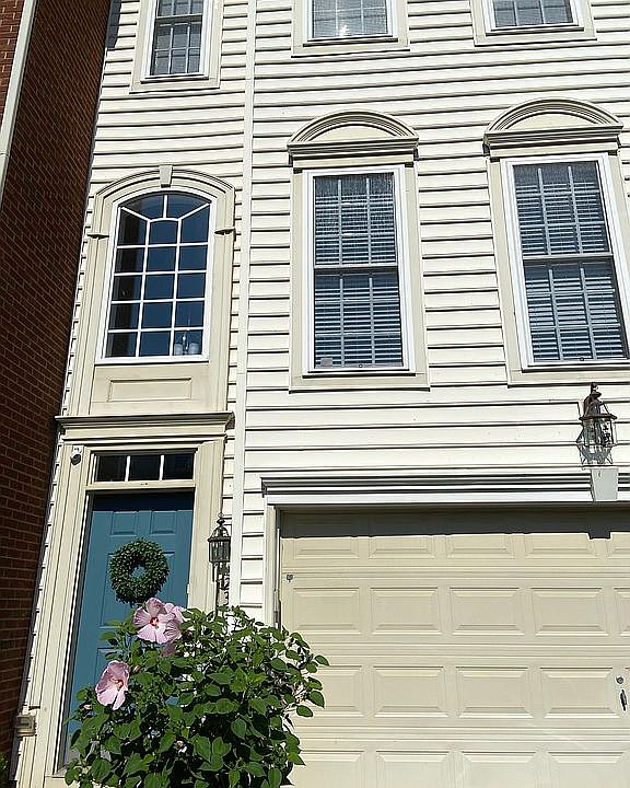 2305 Lennon Lane Front