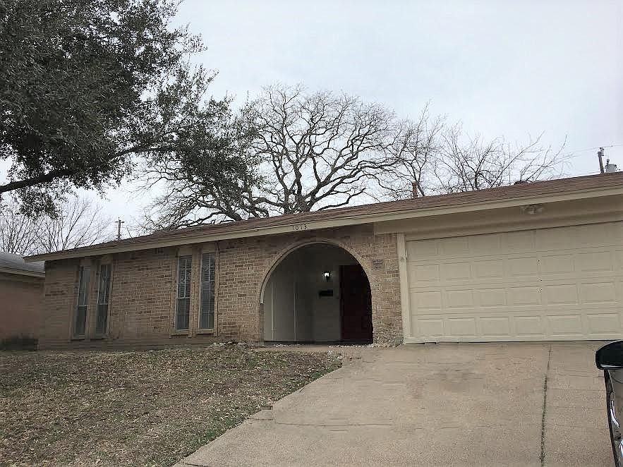 1st image of 1013 Briar Oaks Dr