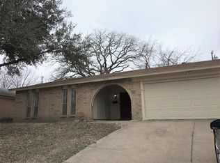 1013 Briar Oaks Dr, Irving, TX 75060