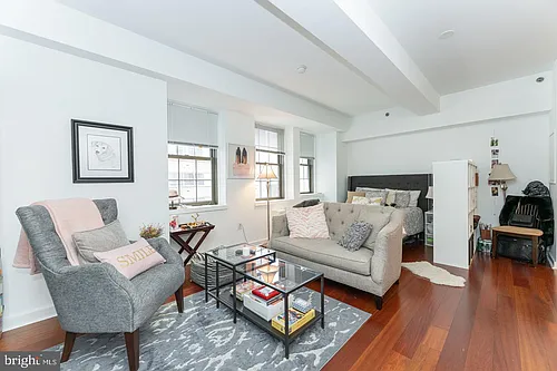 219 S 18th St #29-504 Photo 1
