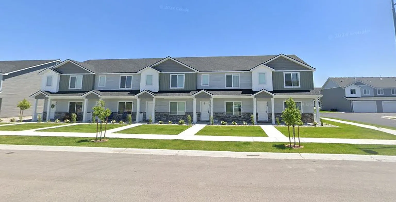 End Unit - 3 Bed 2.5 Bath Luxury Townhome In Summerfield With Clubhouse Access — Photo 1