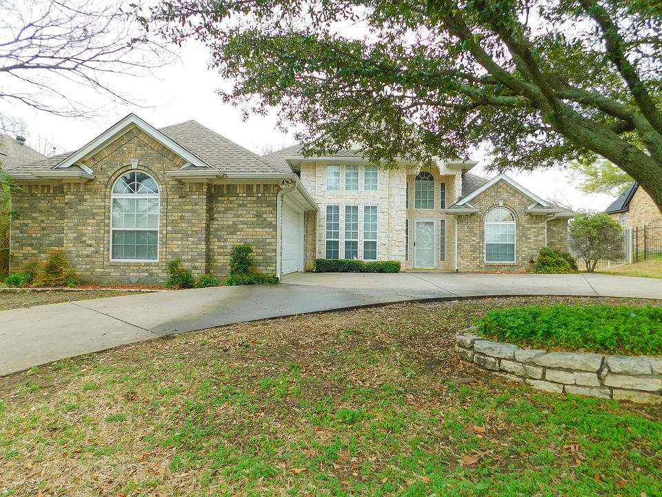 1st image of 502 Hillcrest Ln