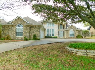 502 Hillcrest Ln, Krum, TX 76249
