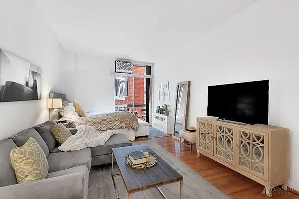 Rented by Anchor Associates | media 18