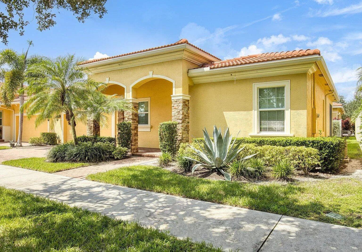 2 bed, 2.0 bath, 1412 sqft, $2,400 — Photo 3