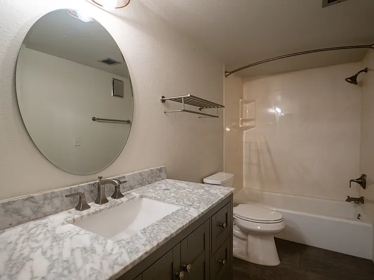 558 N Dodge Blvd — Photo 16