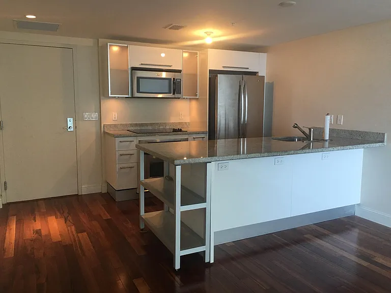 185 SW 7th St #1708 — Photo 1