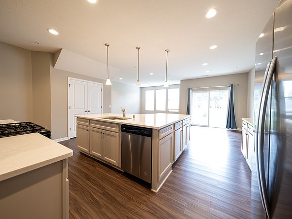4th image of 724 Wildflower Ln