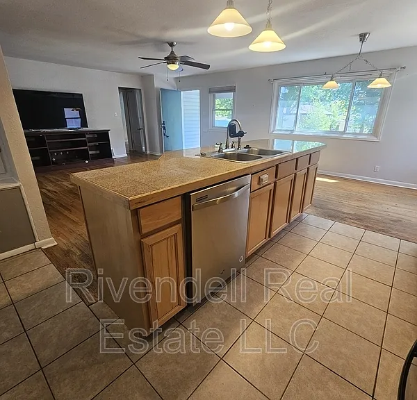 2279 Kendall St — Photo 4