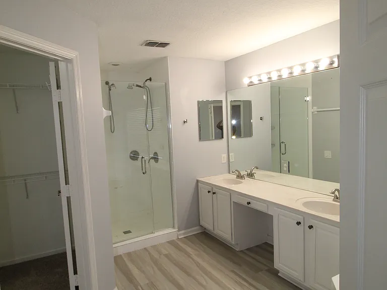 6031 Bay Valley Ct — Photo 17