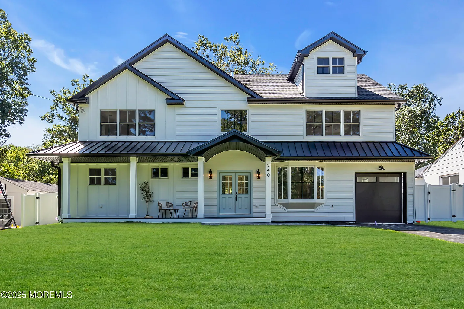 240 Highwood Road photo 1