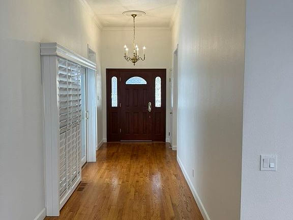 3rd image of 833 Redwood Dr
