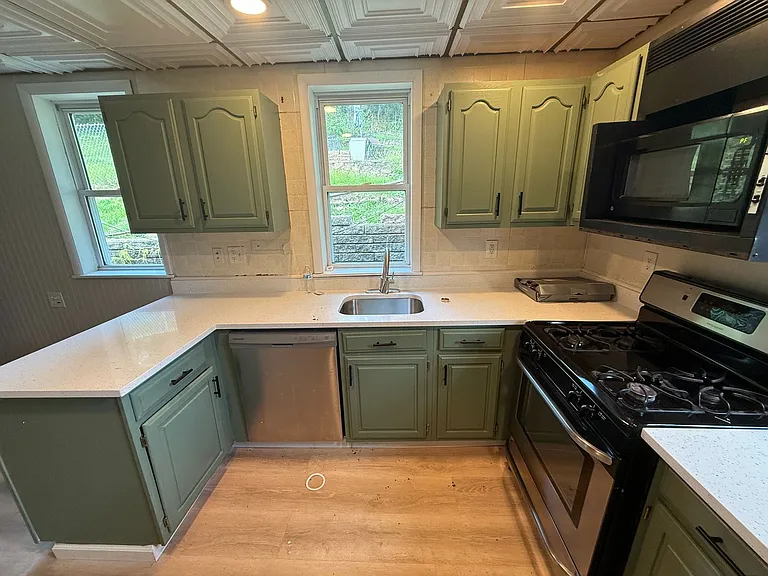 38 Bigelow St — Photo 3