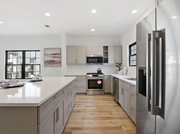 11930 S Hoa Sen Cir, Houston, TX 77072