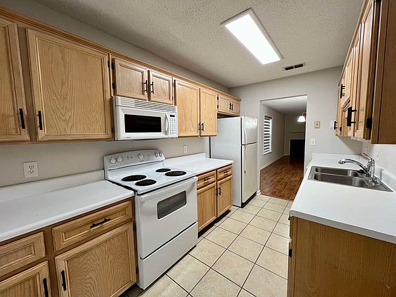 5th image of 1124 Webber Way