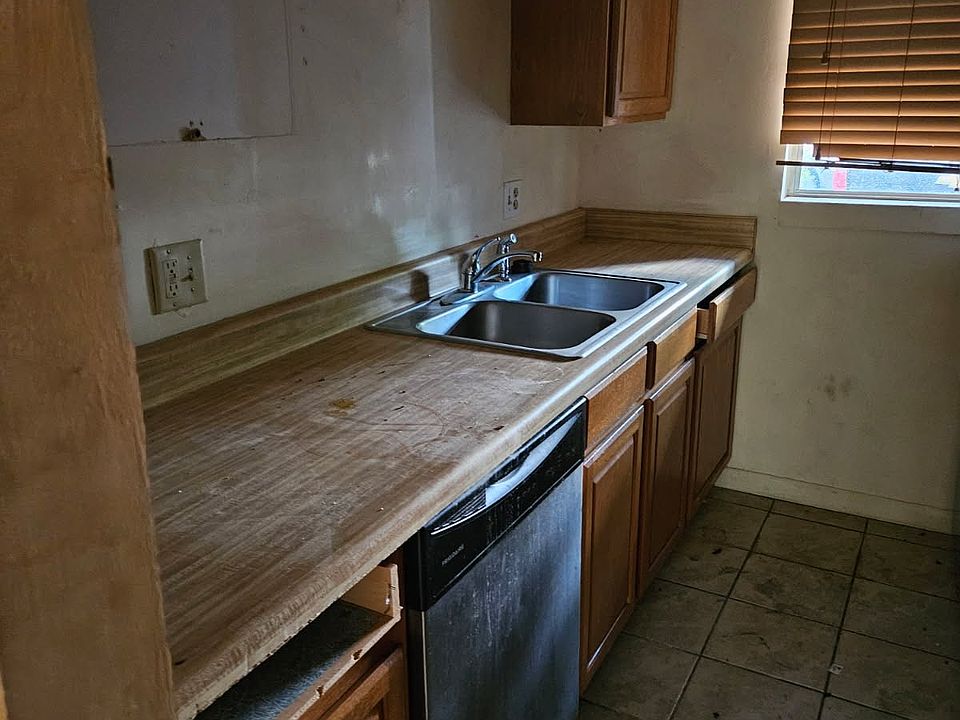 2nd image of 3905 SW 26th Ter