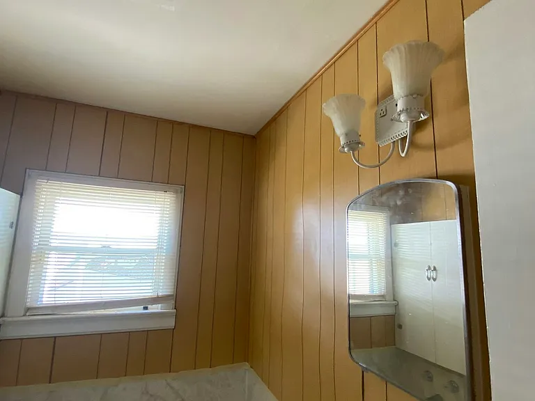 205 S Kansas St — Photo 14