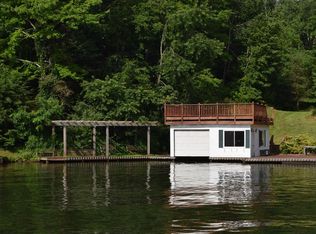 39 Flat Top Lake Rd, Ghent, WV 25843