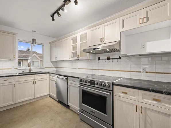 5556 201a St #302, Langley, BC V3A 8K5