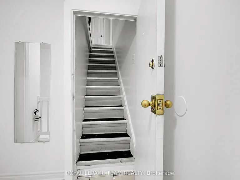 4 Eccles St #5 — Photo 6