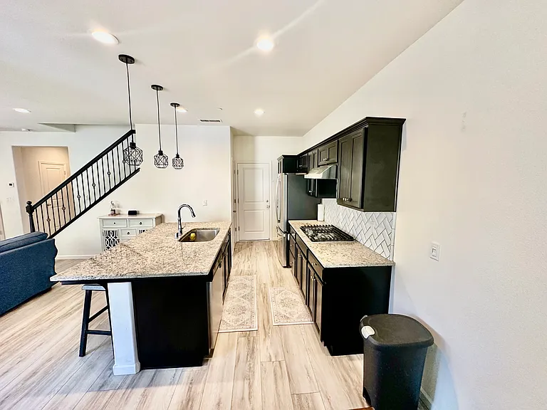 241 Aria Ave S — Photo 12