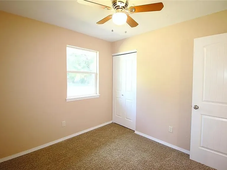 213 Cherokee Ln — Photo 25