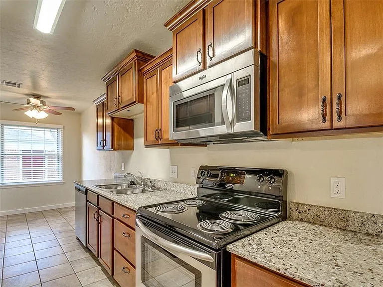 1001 Missouri St — Photo 2
