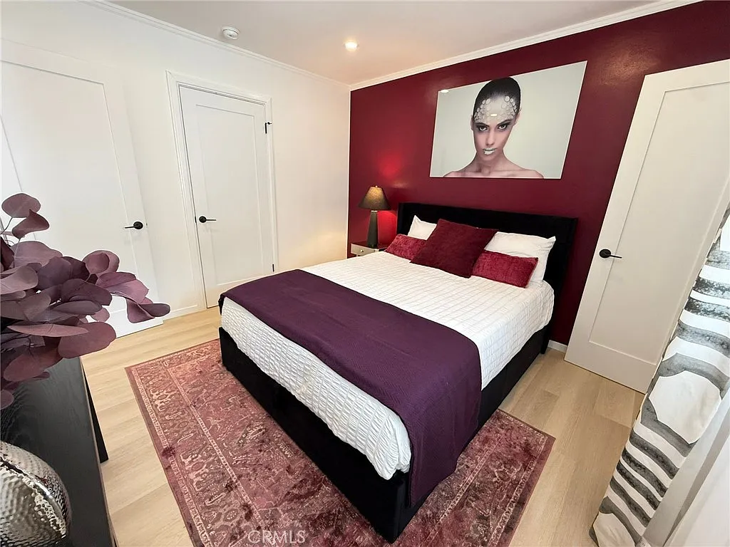 2 bed, 850 sqft, $5,950 — Photo 3