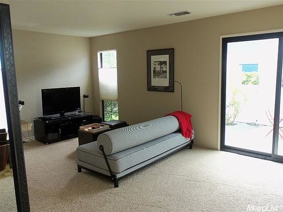 3rd image of 2531 Bonnie Ln