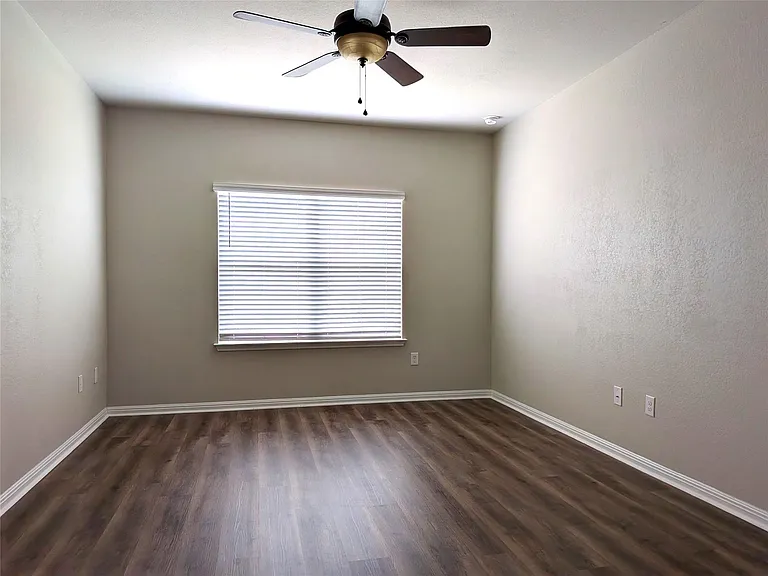 632 Independence Ave — Photo 12
