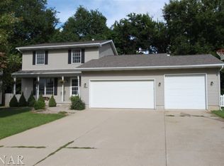 2308 Timber View Dr, Bloomington, IL 61701