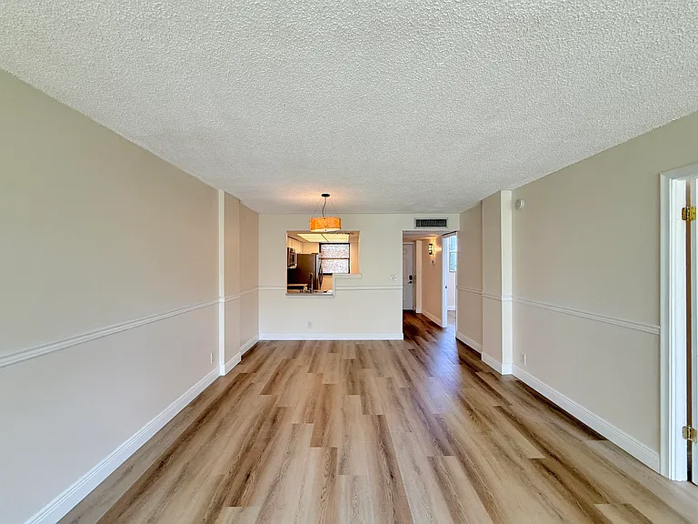 113 Royal Park Dr #2C — Photo 9