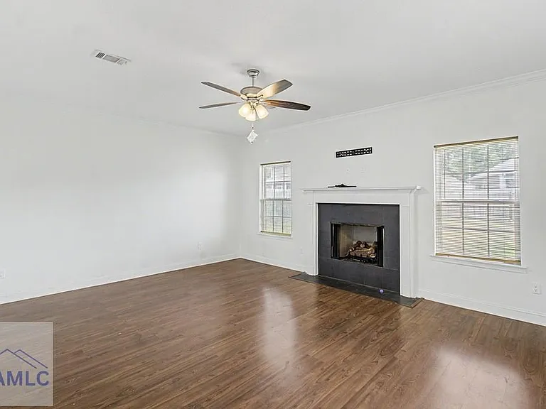 390 Fairview Cir — Photo 10