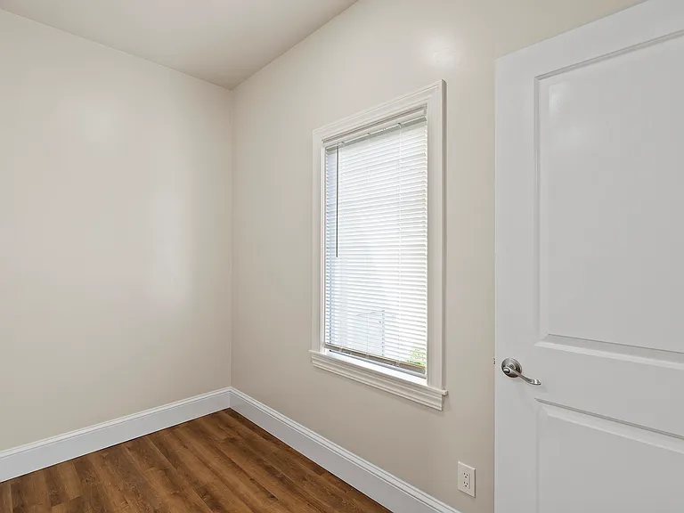 Merritt Avenue Apartments — Photo 4