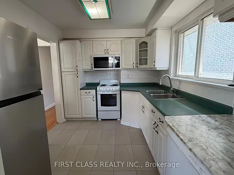 109 Goulding Ave — Photo 4