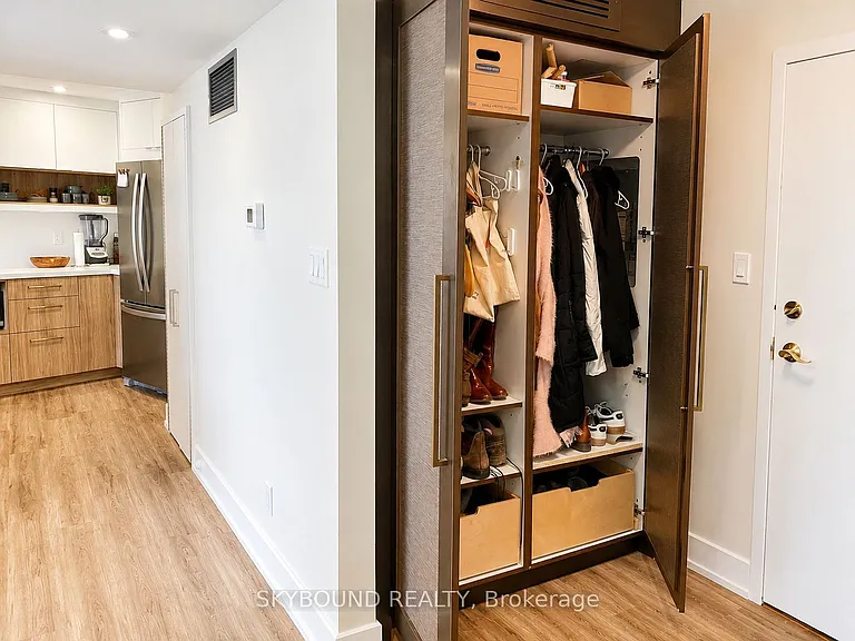 1360 Rathburn Rd E #1705 — Photo 6