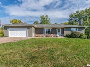 111 Valley Heights Rd, Blue Grass, IA 52726