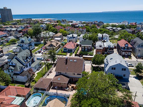 3rd image of 3821 Nautilus Ave