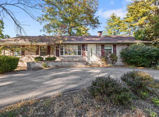 447 Radford Ln, Ballwin, MO 63021