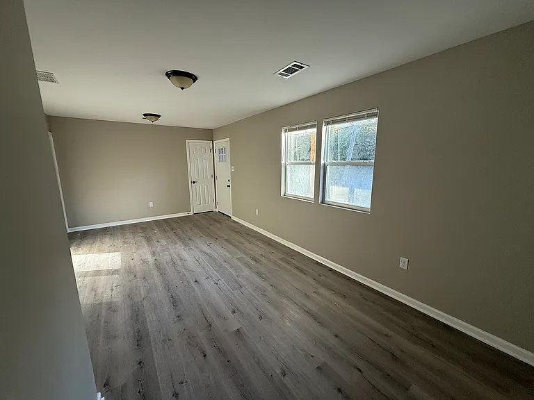 4362 Suncrest Dr — Photo 10