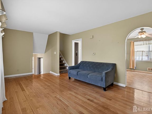 4th image of 24 Moryan Rd