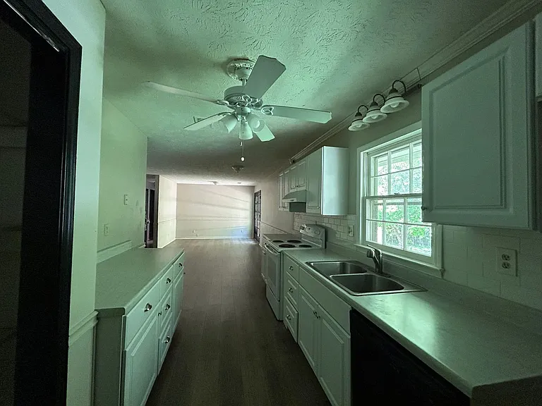 33 Lynhaven Dr — Photo 6