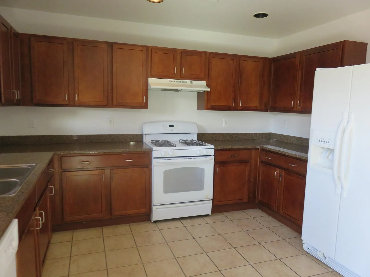 4 bed, 2.5 bath, 2353 sqft, $1,950 — Photo 3
