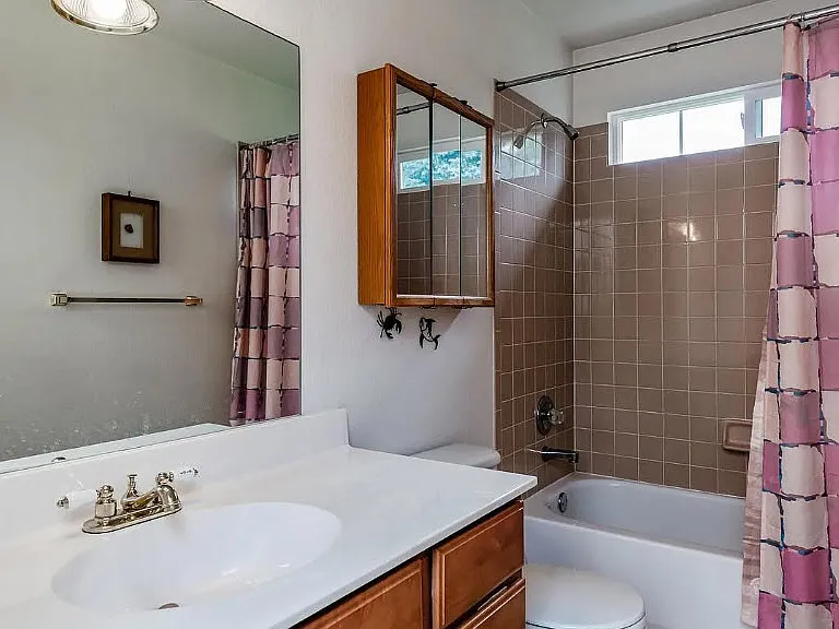 2nd bath upstairs