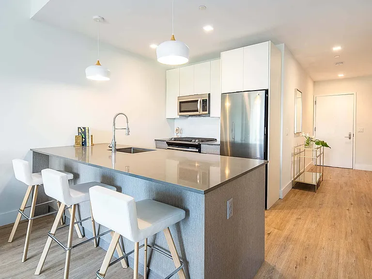 323 Pine St #304 — Photo 5