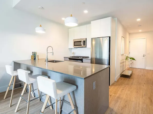 323 Pine Street image 3 of 12