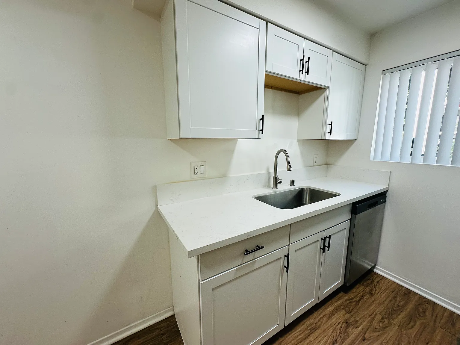3 bed, $4,400 — Photo 2