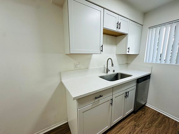 2nd image of 201 Ladera St