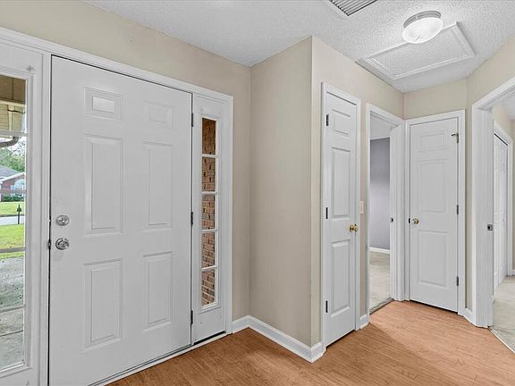 3rd image of 205 Melrose Ln