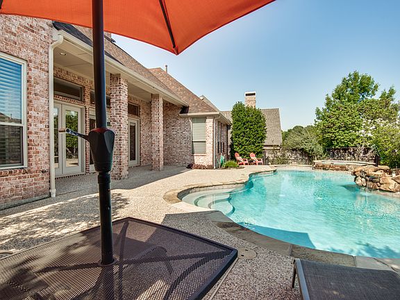 2nd image of 4404 Clifton Ln